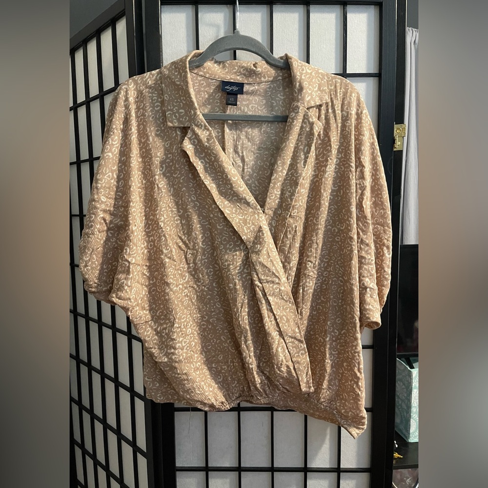 Soft Surroundings Beige Patterned Women's Top.